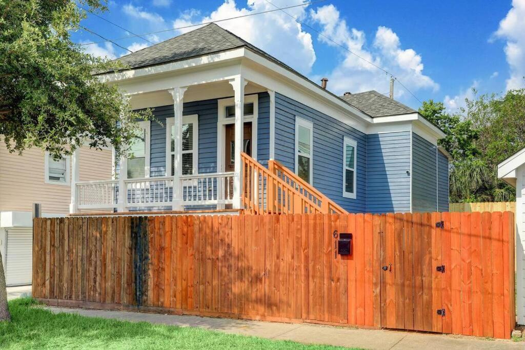 Renovated Beach Bungalow! Galveston Extérieur photo