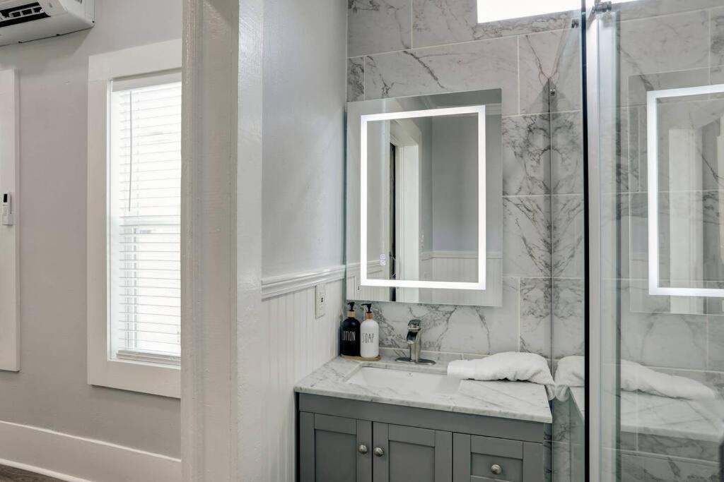 Renovated Beach Bungalow! Galveston Extérieur photo