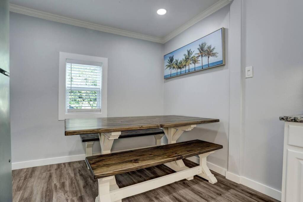 Renovated Beach Bungalow! Galveston Extérieur photo